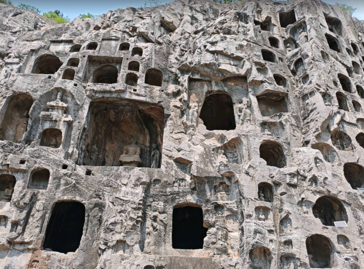 密密麻麻的石窟